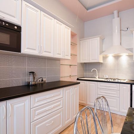 Leogrand Apartments On Doroshenka 34 Лвив Екстериор снимка